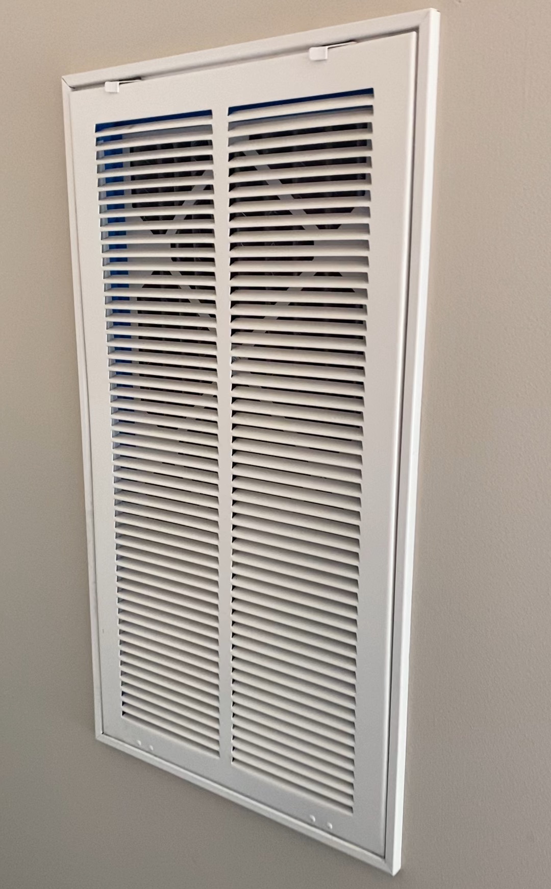 The vent for an apartment air intake