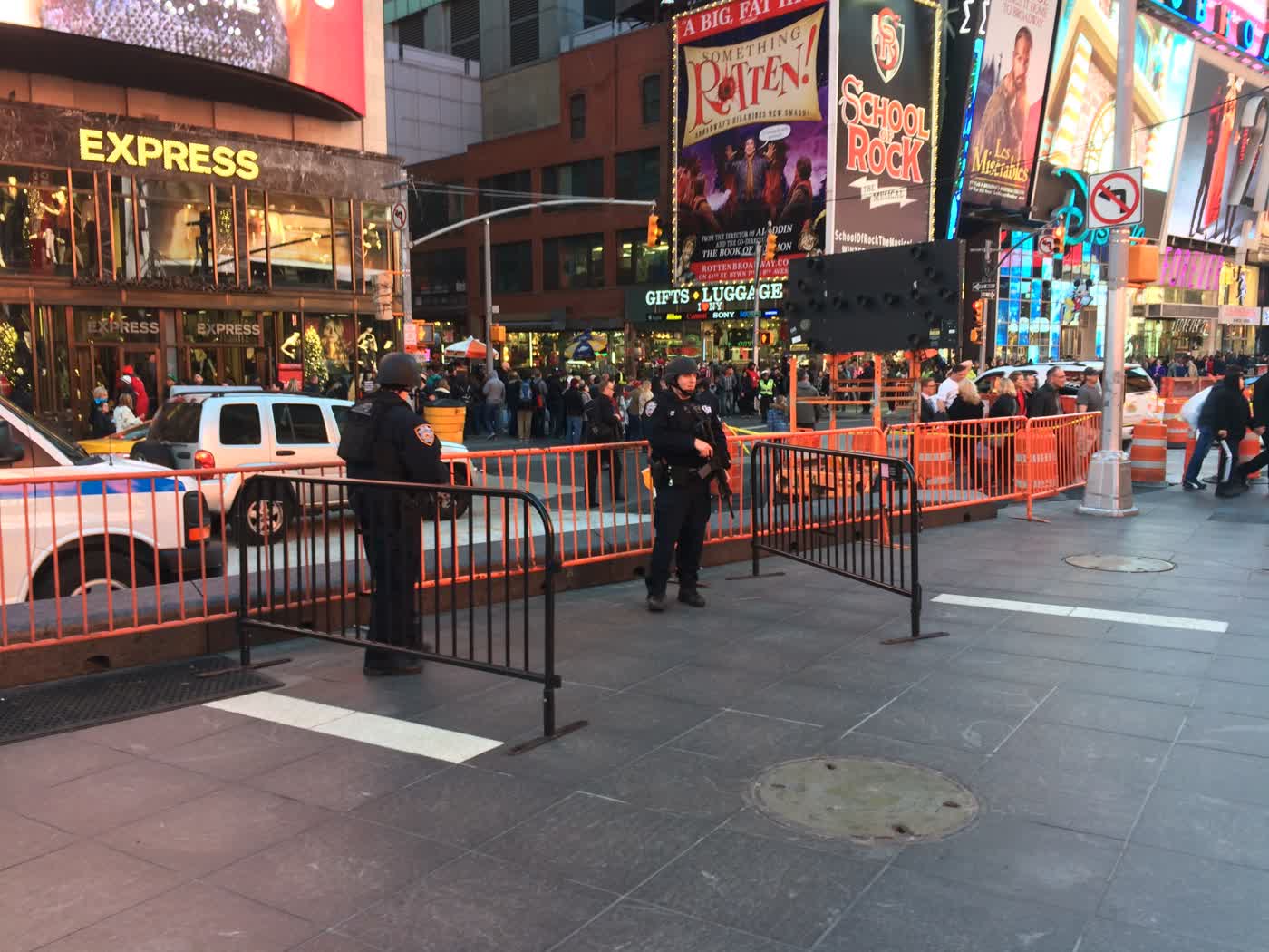 A pair of police officers in Times Square, both holding automatic rifles.